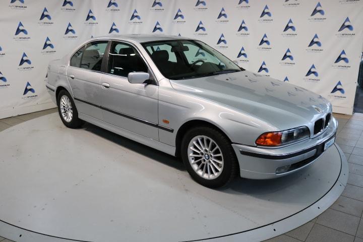 523i