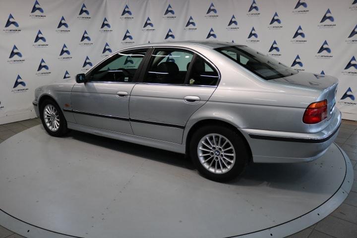 523i