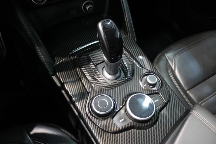 Stelvio 2.0 Executive Q4 Automatic