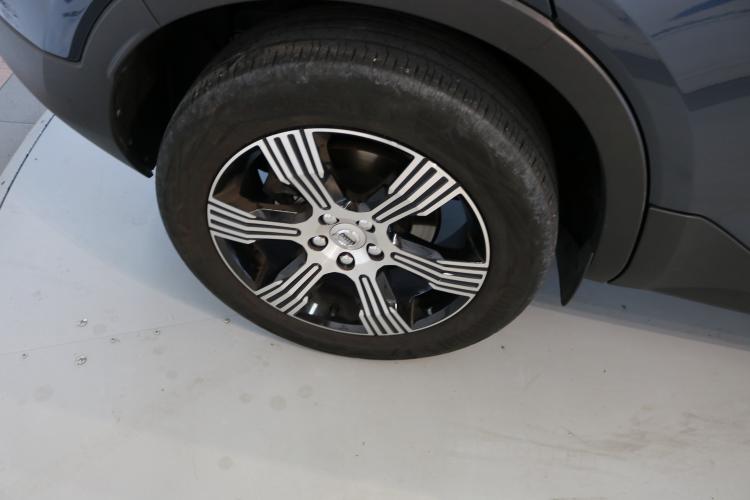 XC40 B4 Benzin Mild Hybrid AWD Momentum Geartronic