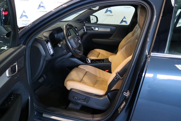 XC40 B4 Benzin Mild Hybrid AWD Momentum Geartronic