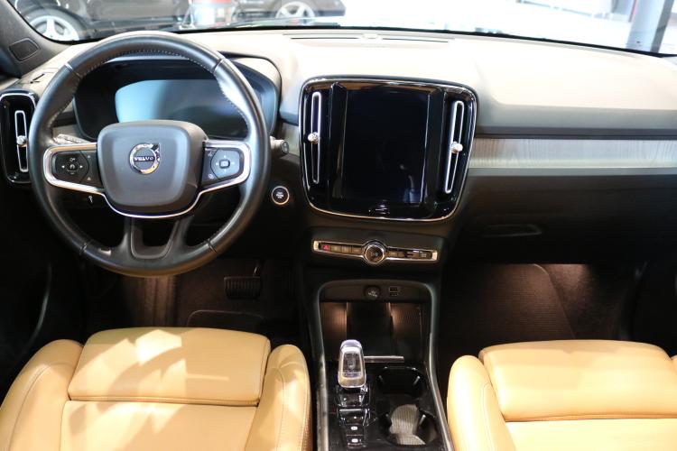 XC40 B4 Benzin Mild Hybrid AWD Momentum Geartronic