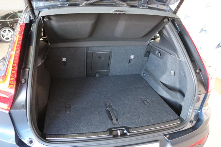 XC40 B4 Benzin Mild Hybrid AWD Momentum Geartronic