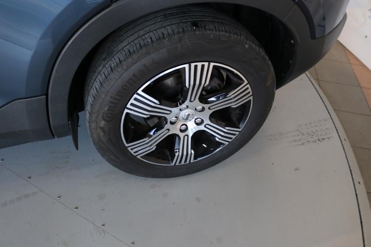 XC40 B4 Benzin Mild Hybrid AWD Momentum Geartronic