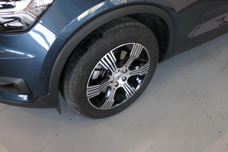 XC40 B4 Benzin Mild Hybrid AWD Momentum Geartronic