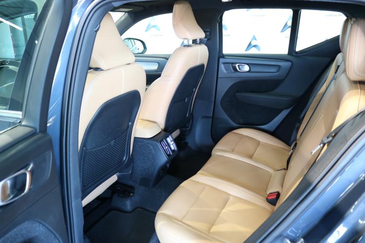 XC40 B4 Benzin Mild Hybrid AWD Momentum Geartronic