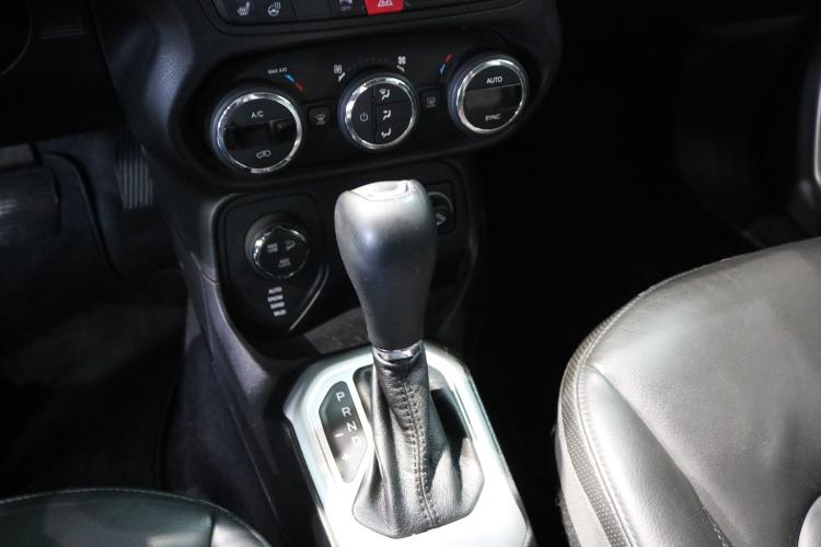 Renegade 2.0 CRD Limited AWD + Low Range 9ATX