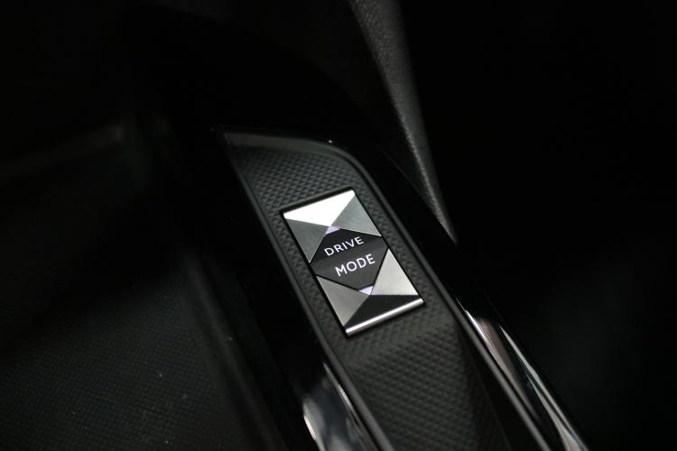 DS 3 Crossback 1.2 PureTech SO Chic EAT8