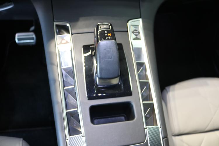 DS 7 Crossback E-Tense 300 4x4 RIVOLI Performance Line