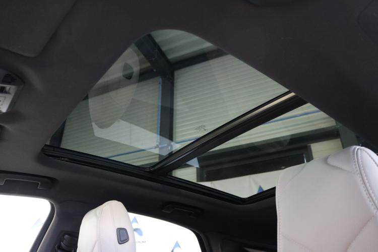 DS 7 Crossback E-Tense 300 4x4 RIVOLI Performance Line