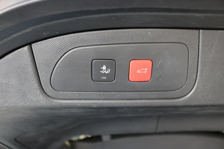 DS 7 Crossback E-Tense 300 4x4 RIVOLI Performance Line