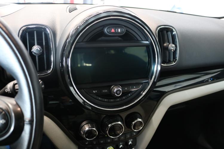 Countryman Cooper S E ALL4 Steptronic