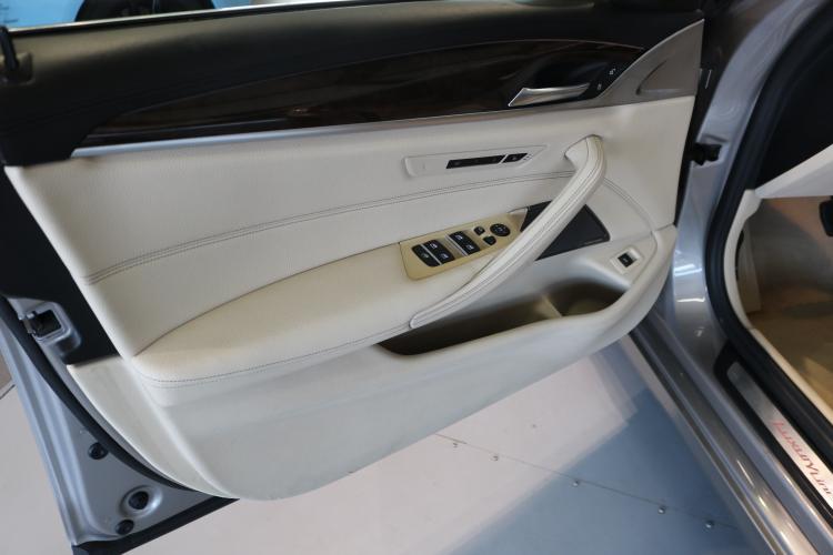 530i xDrive Luxury Line Steptronic
