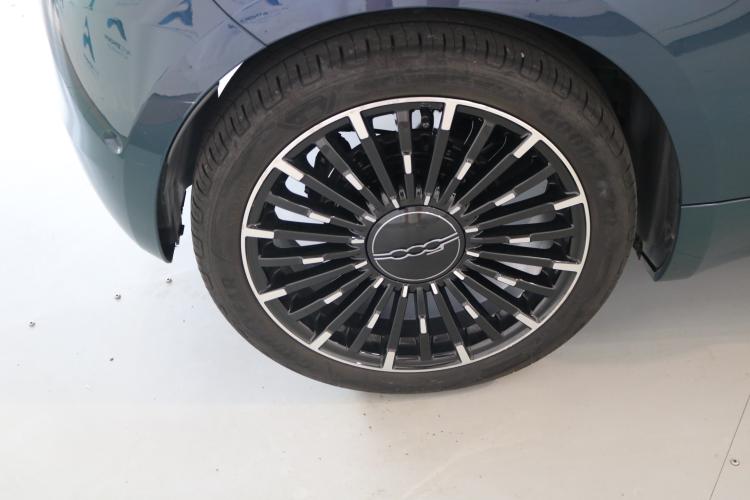 500 electric 87 kW La Prima