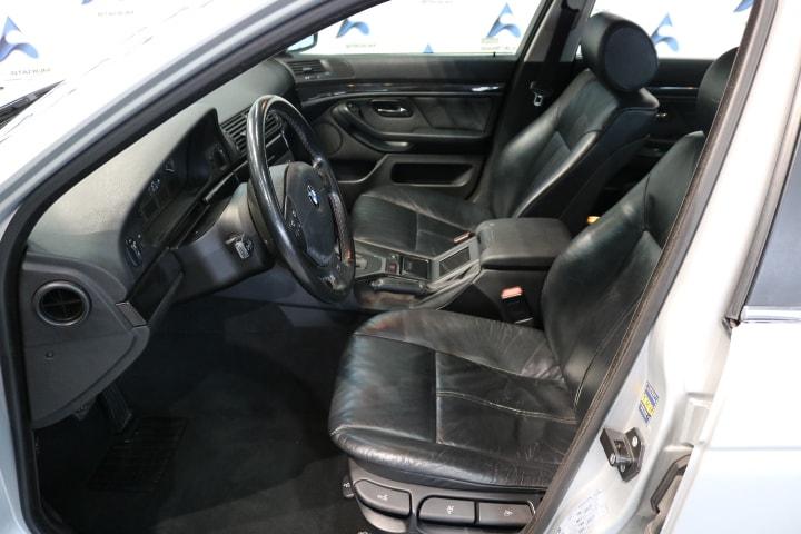 523i