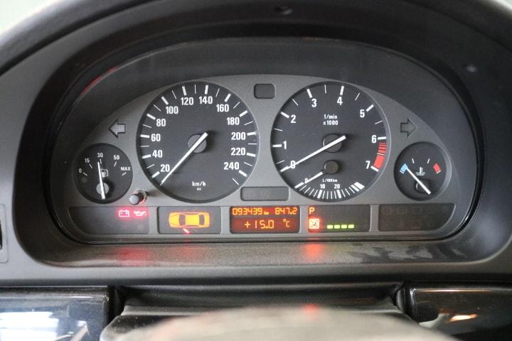 523i
