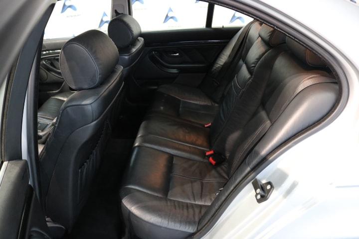 523i