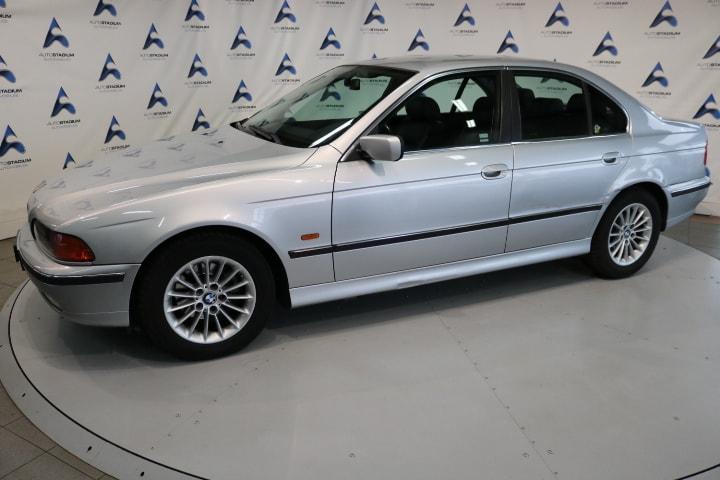 523i