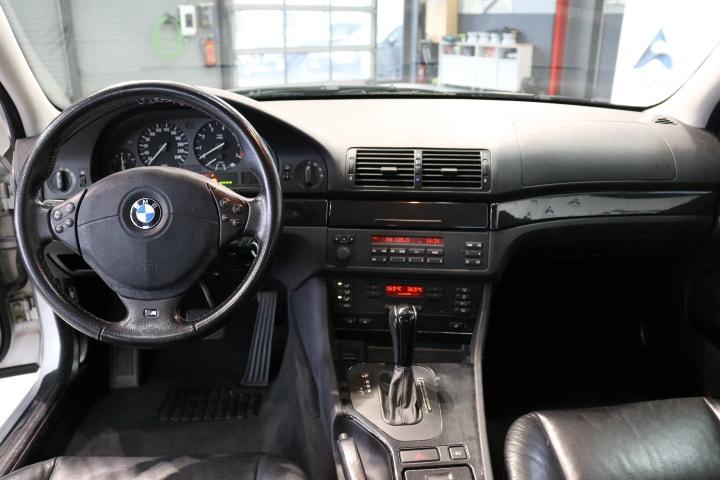 523i