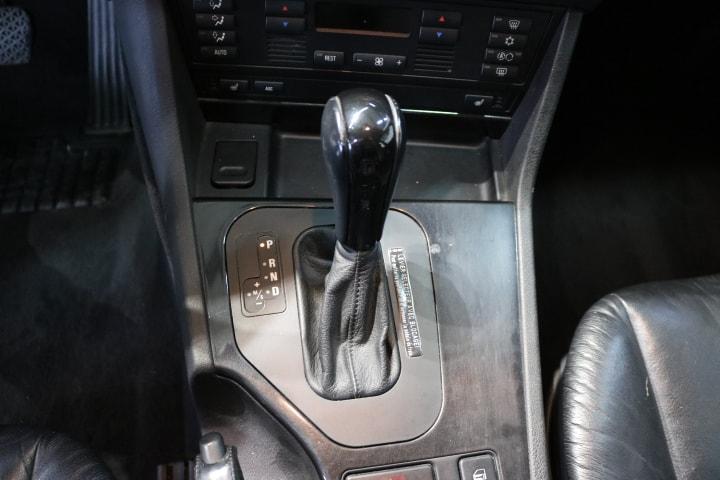 523i