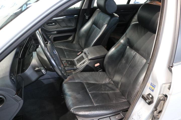 523i
